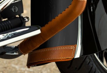 Indian Delad Skinnklädsel för motorbåge