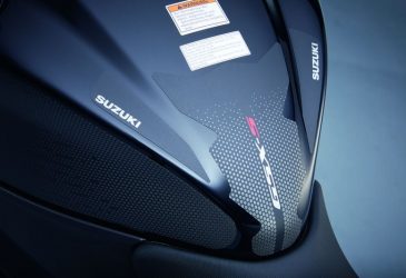 Suzuki Tankdekaler svart med grafik GSX-S 1000 lodrät logga