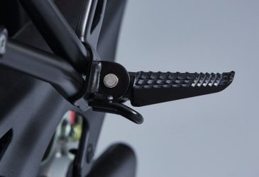 Suzuki Fotpinnar passagerare svarta SV650