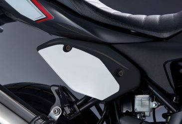 Suzuki Sidokåpa / nummertavla svart/vit SV 650