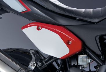 Suzuki Sidokåpa / nummertavla röd/vit SV 650