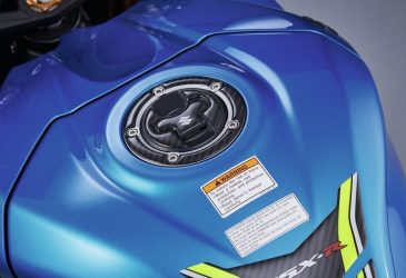 Suzuki Tanksyddslock kolfiberlook