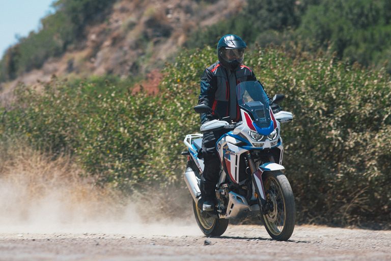 hjc c80 offroad hjälm på hoj