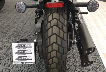 Indian sidomonterad skylt