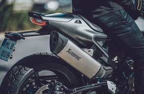 Husqvarna Akrapovic Slip on line på hoj